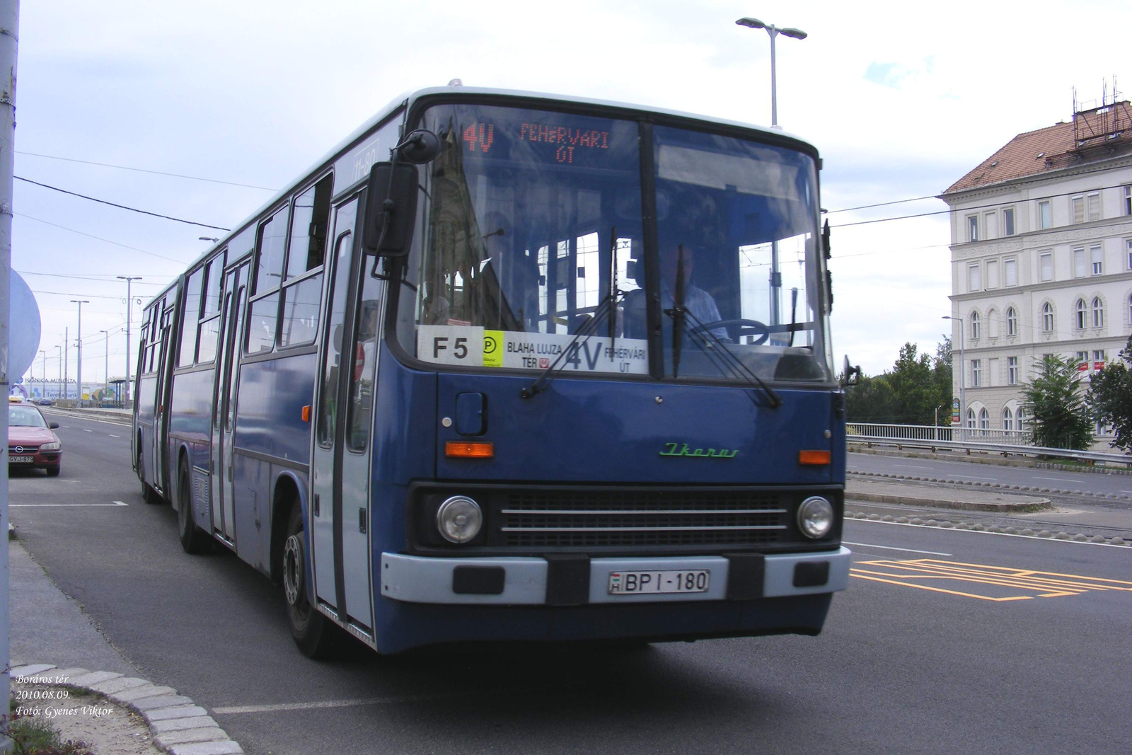 Busz BPI-180