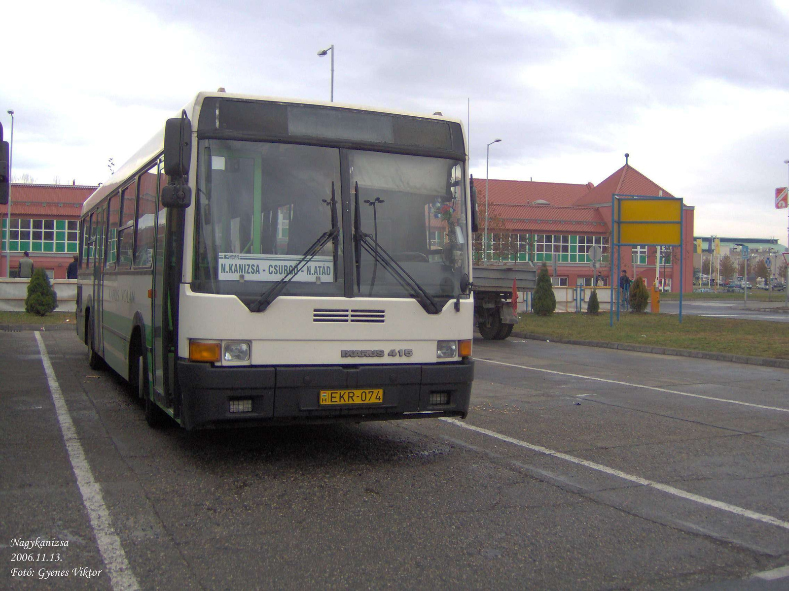 Ikarus 415-EKR-074