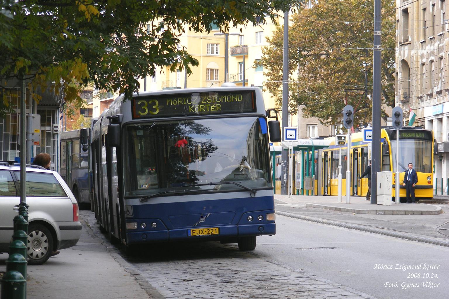 Busz FJX-221