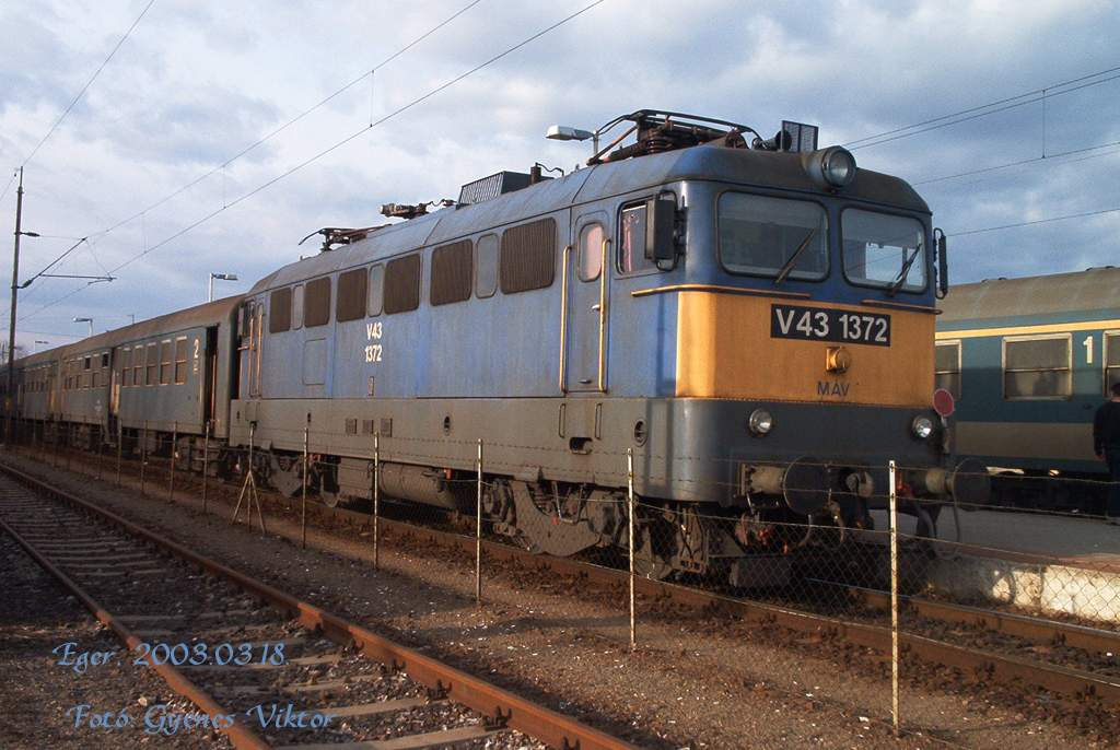 V43-1372 2