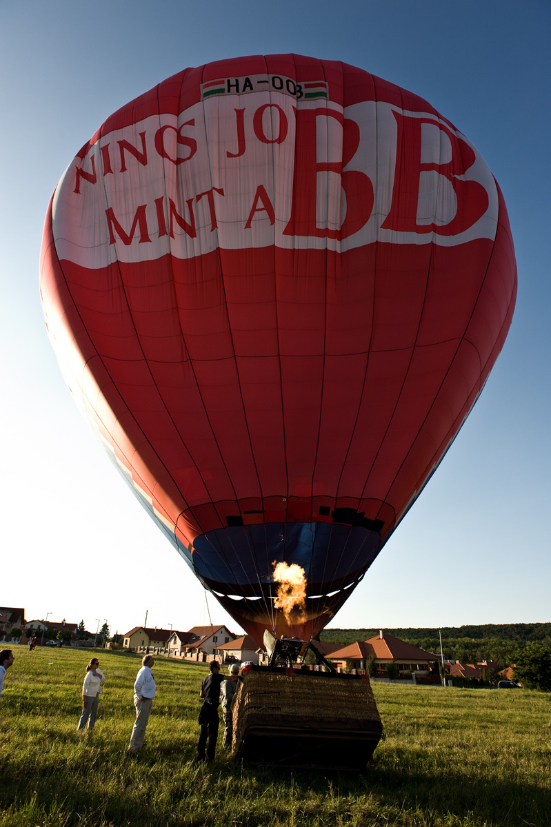 Emelkedik a ballon