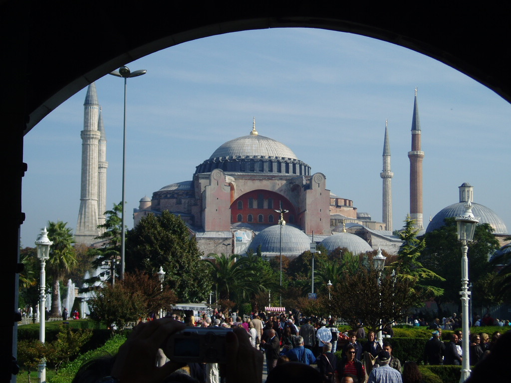 Hagia Sophia a Kék mecset kapujából