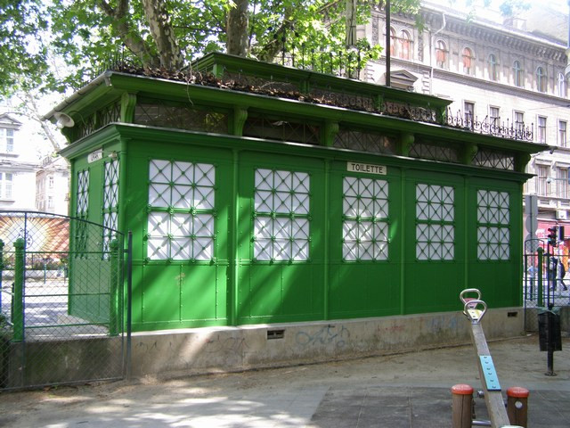 zöld házikó a Lövölde téren